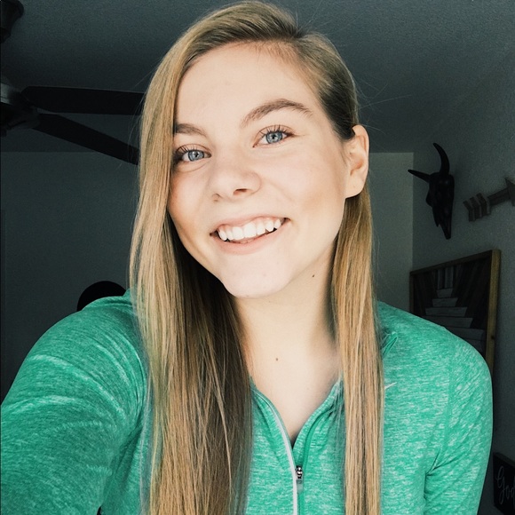 Meet your Posher, Madison - Picture 1 of 1